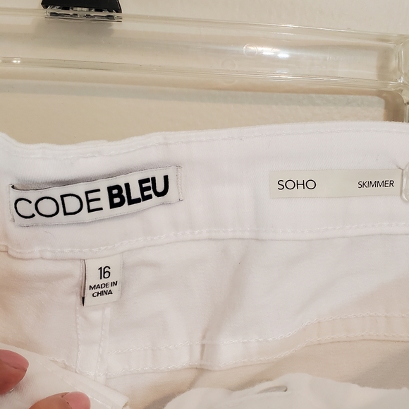 ➕ Code Bleu Denim Capris - Picture 4 of 6